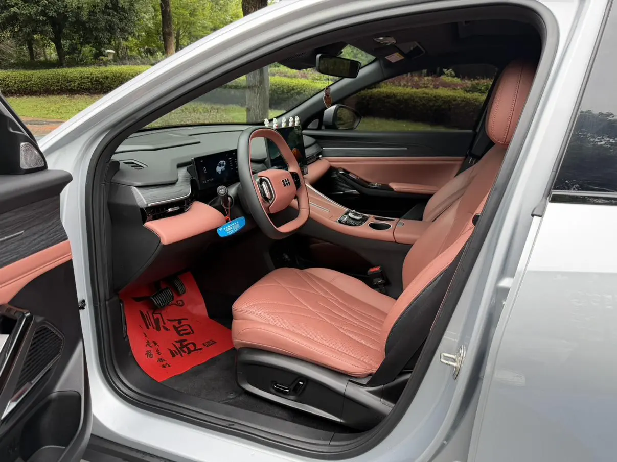 Geely Galaxy Galaxy L6 2025 1.5 EM-i DHT 140KM
