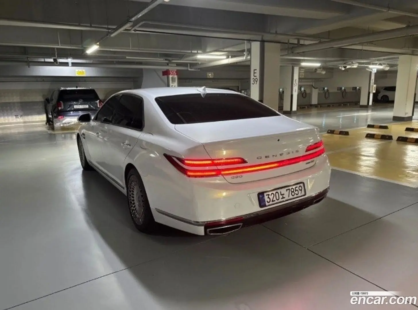 Genesis G90 5.0 AWD