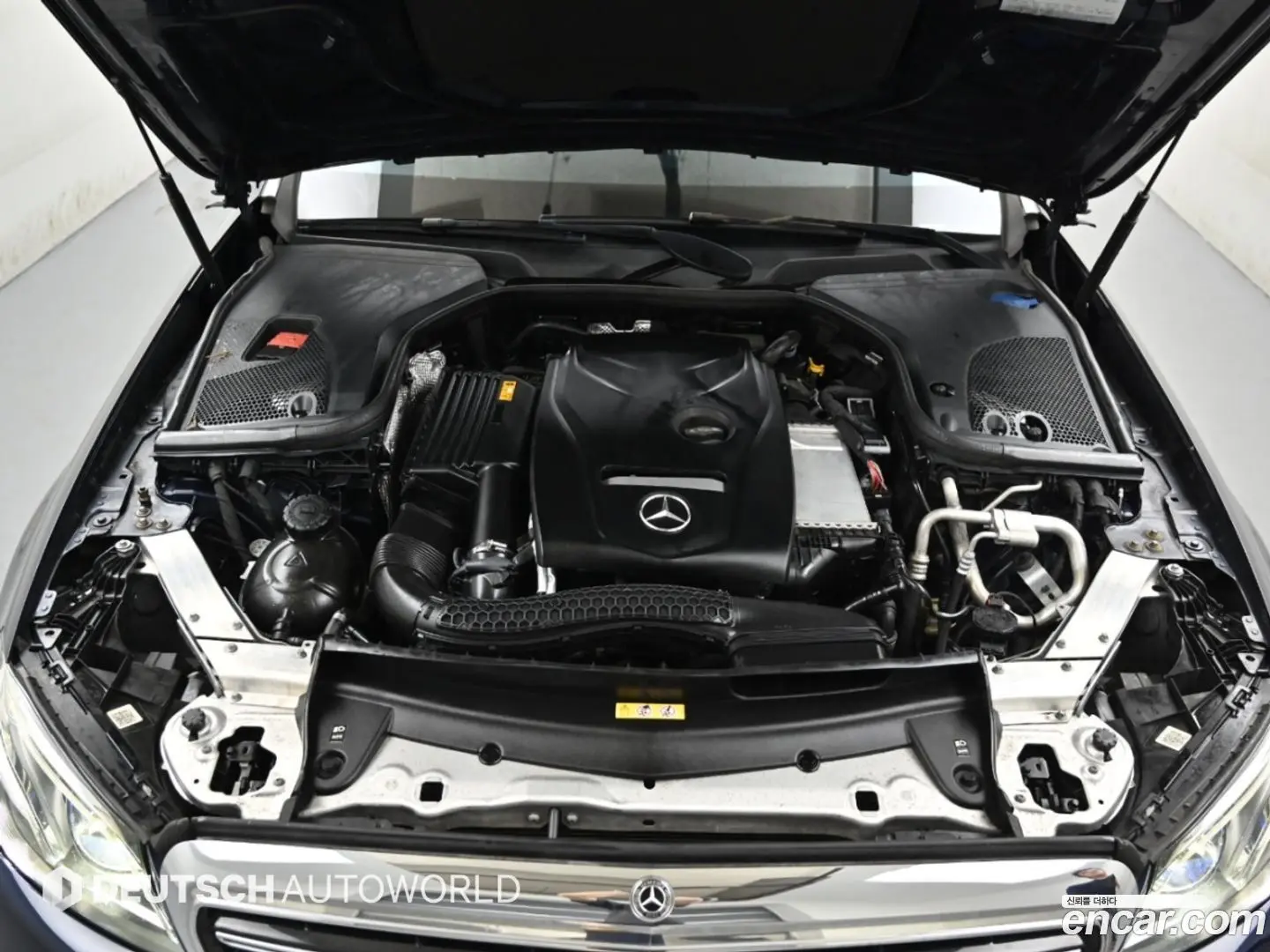Mercedes-Benz E-Class E300 4MATIC Exclusive 2016