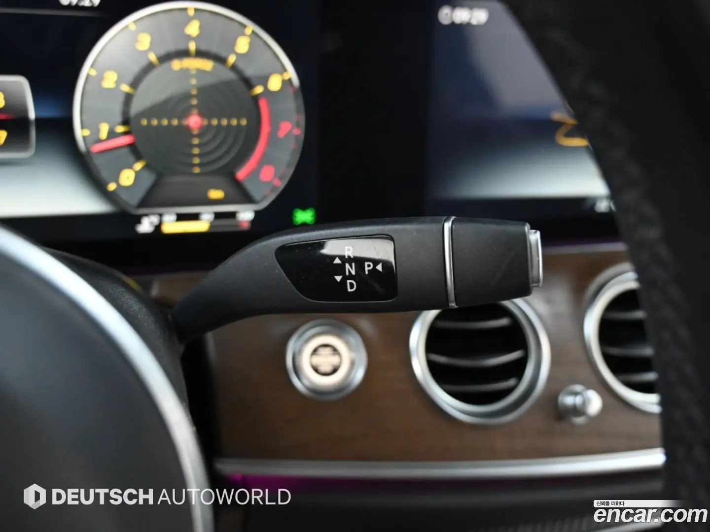 Mercedes-Benz E-Class E300 4MATIC Exclusive 2016