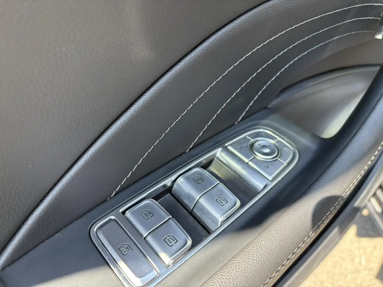 Hongqi H5 2024 1.5T DCT Smart Connected