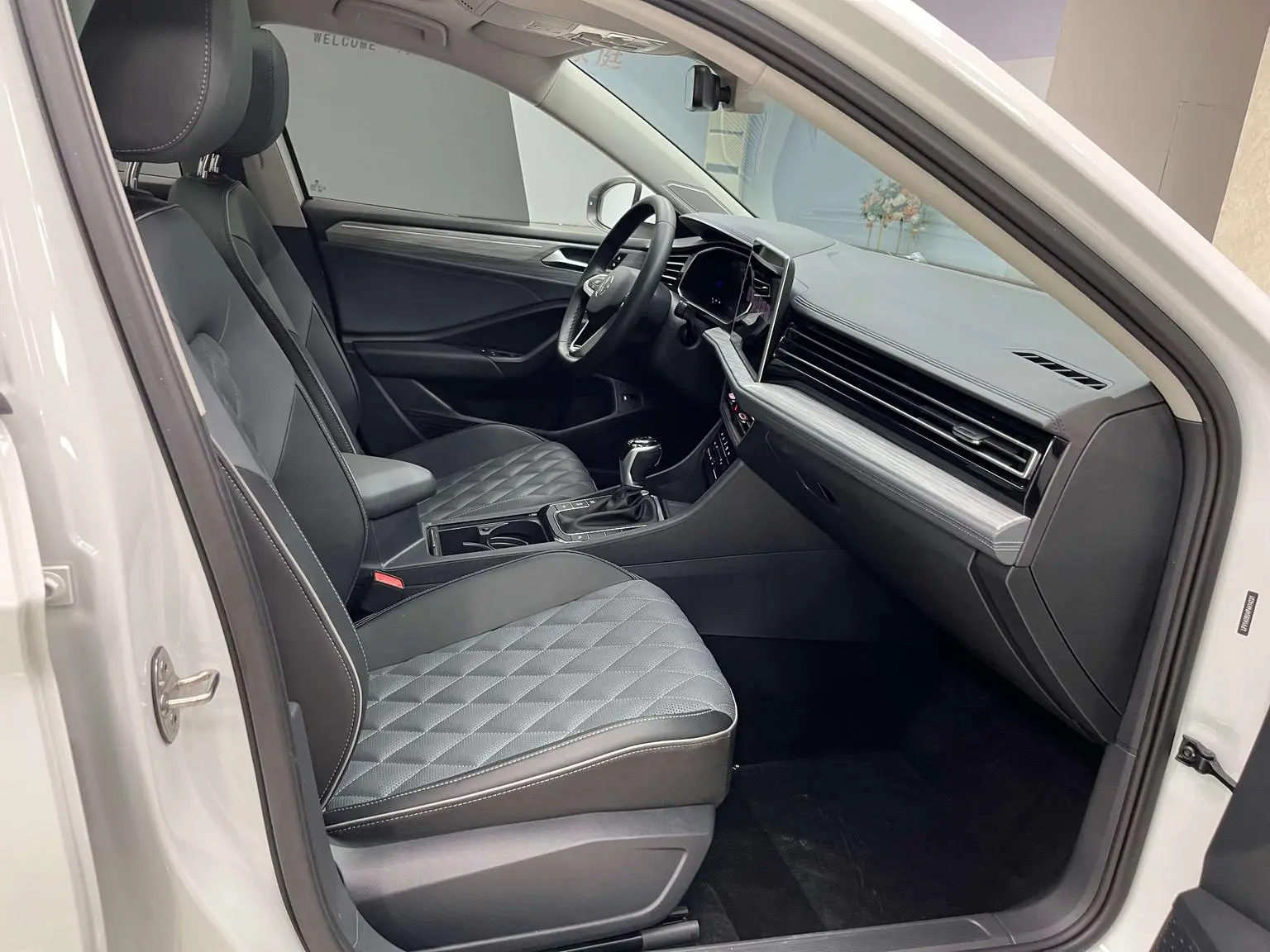 Volkswagen Sagitar 2023 200TSI DSG Beyond