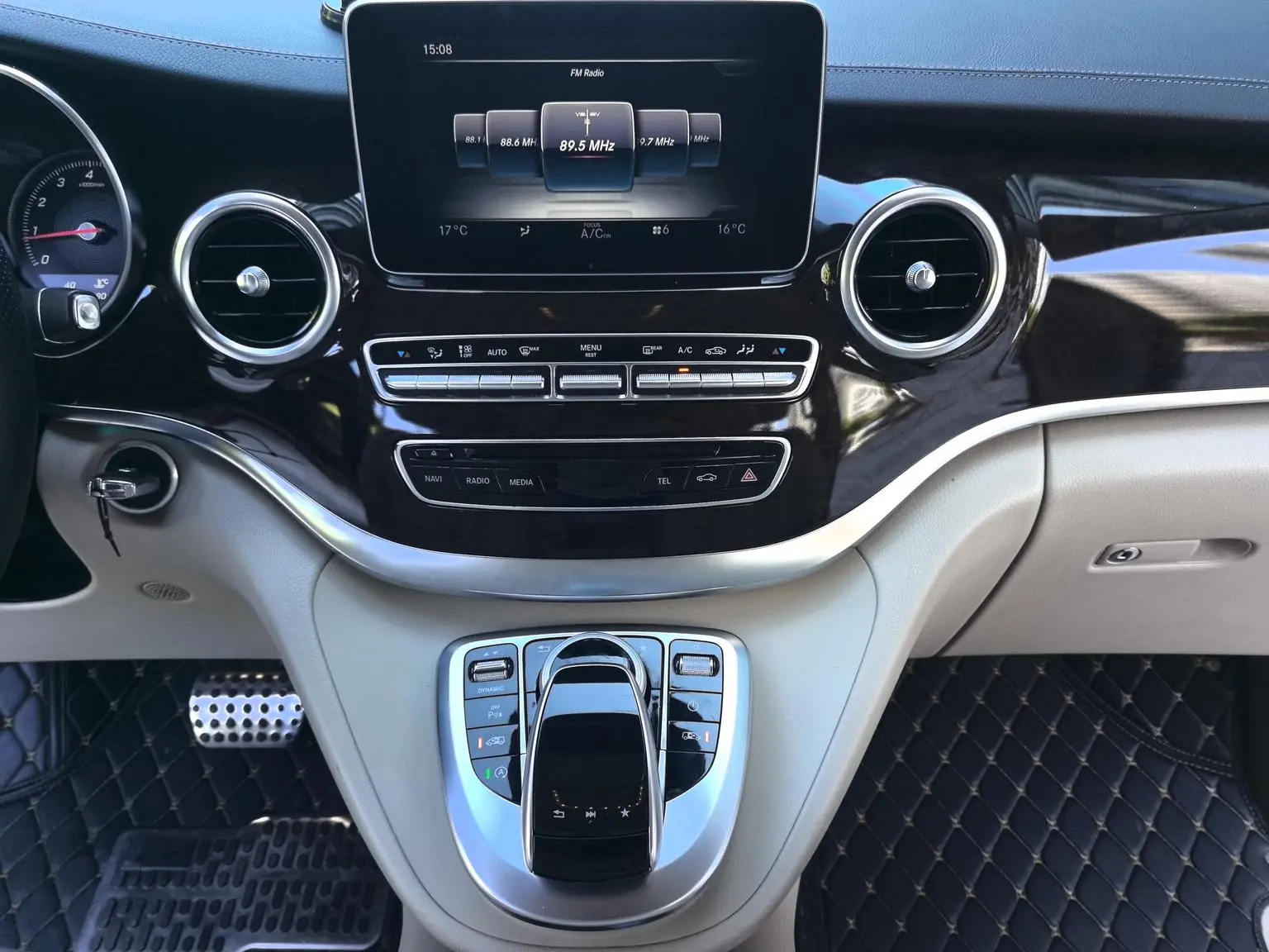 Mercedes-Benz V Class 2018 V 260 L Premium China VI