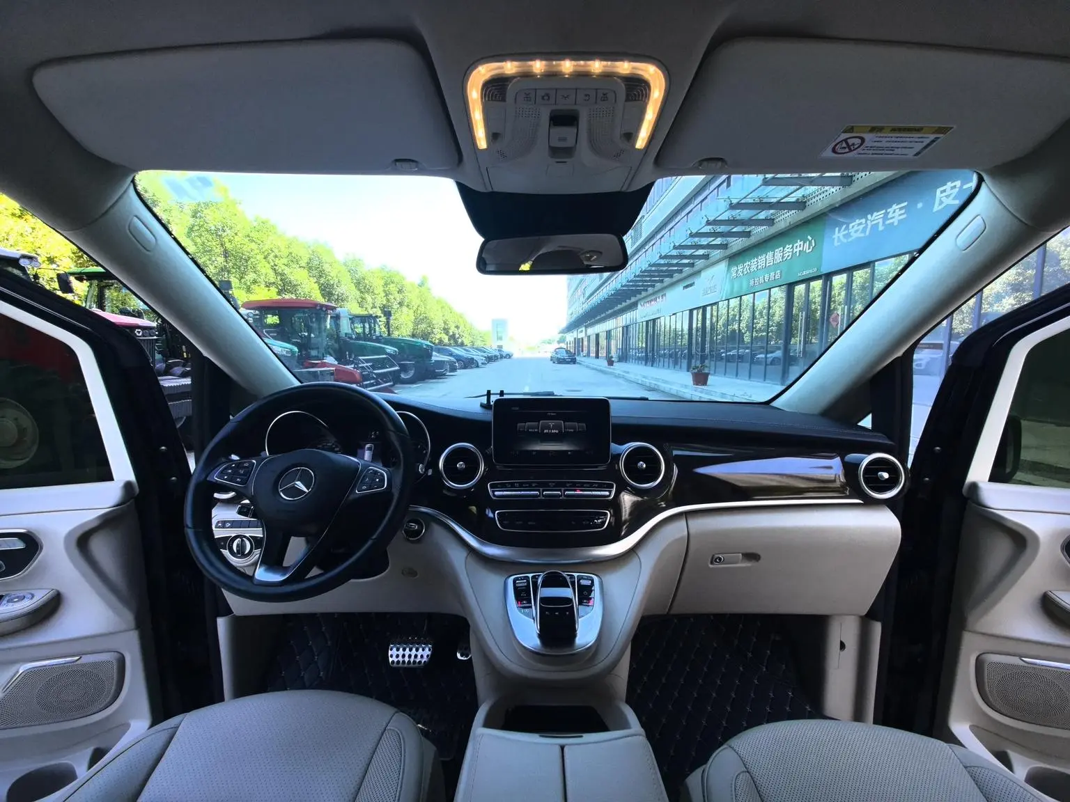 Mercedes-Benz V Class 2018 V 260 L Premium China VI