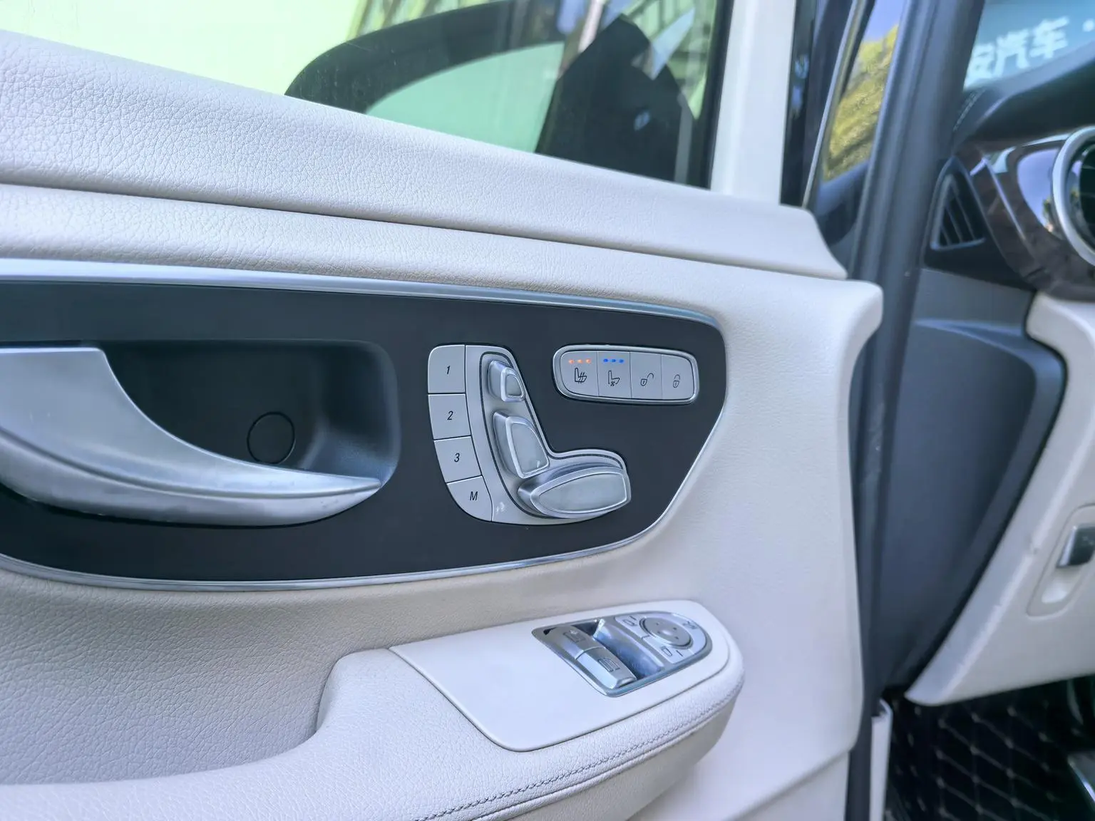 Mercedes-Benz V Class 2018 V 260 L Premium China VI