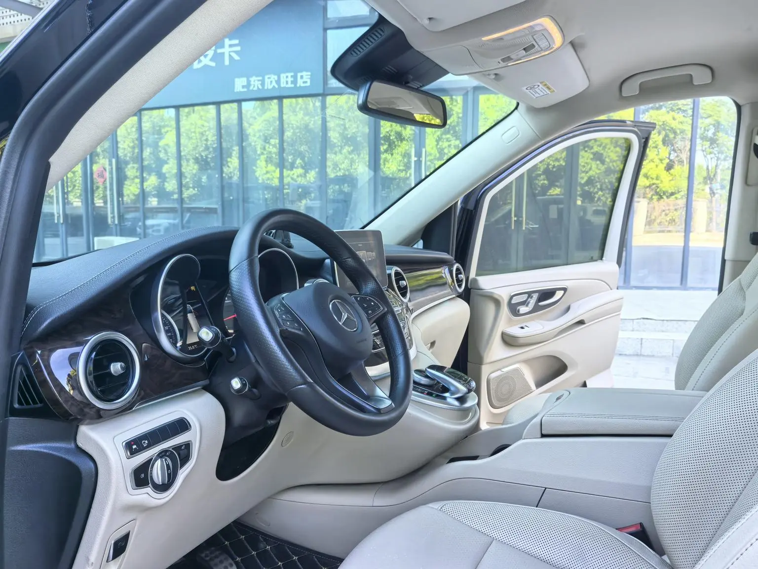 Mercedes-Benz V Class 2018 V 260 L Premium China VI