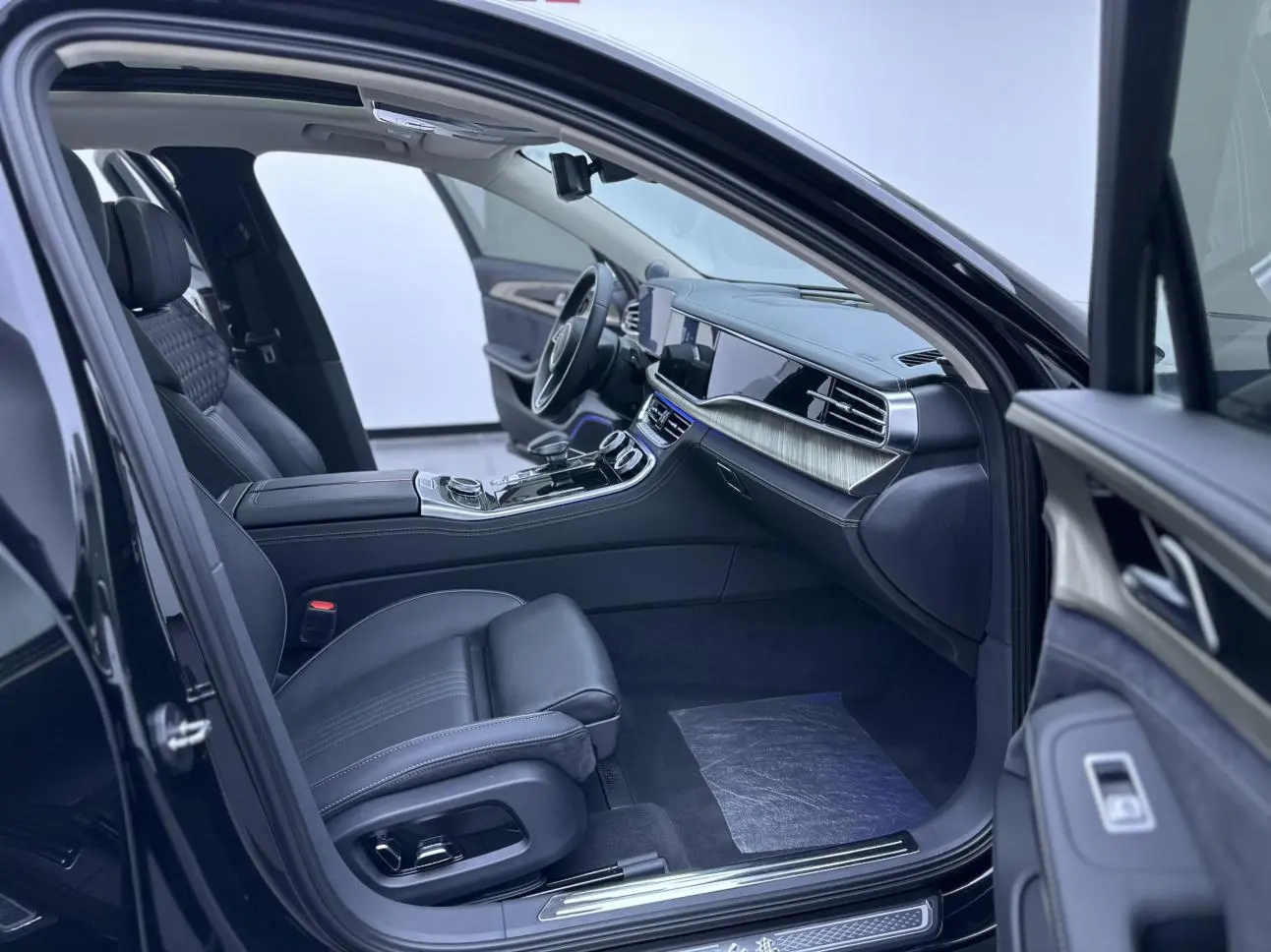 Hongqi H9 2020 3.0T Smart Connected Qichang