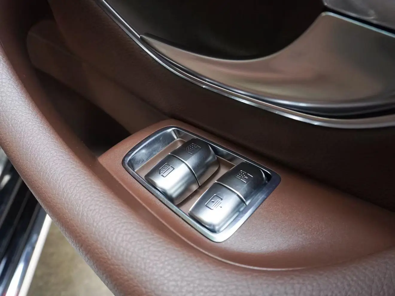 Mercedes-Benz E Class 2021 E 300 L Luxury Sedan