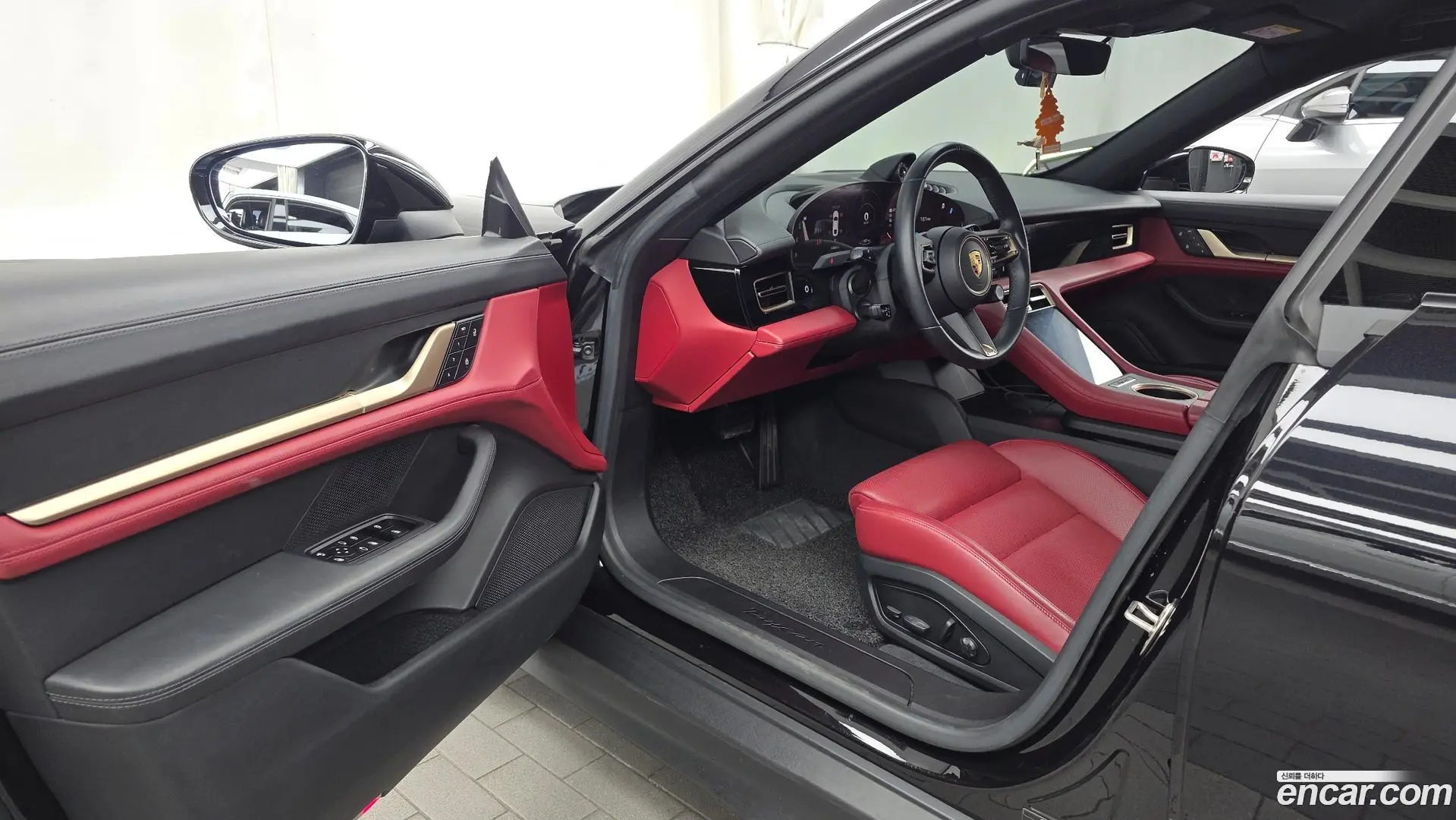Porsche Taycan Base