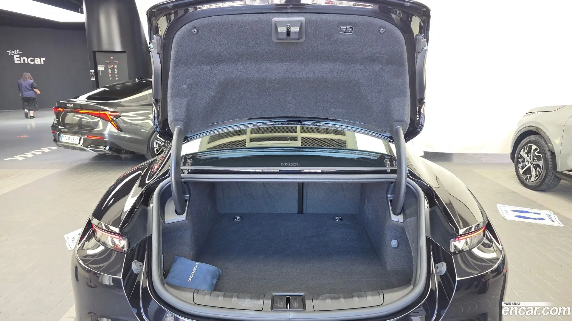 Porsche Taycan Base