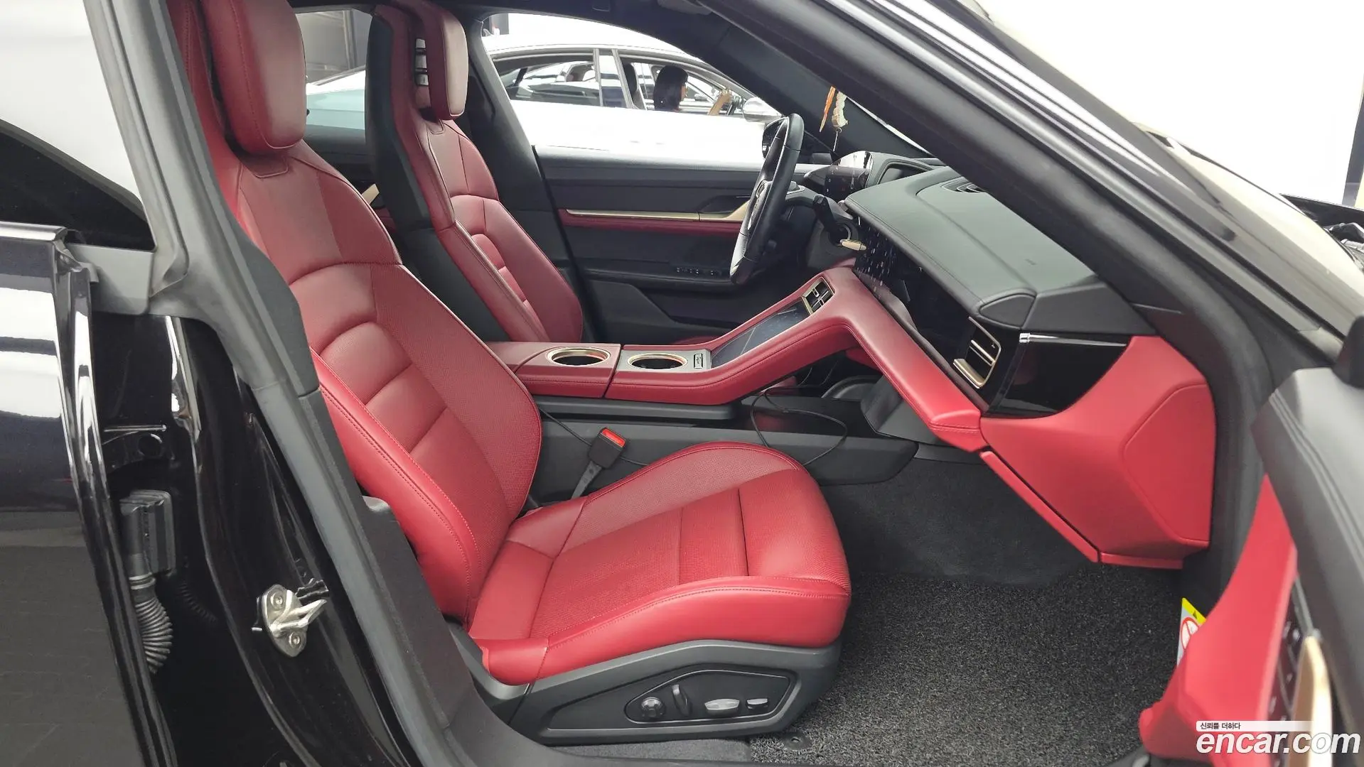 Porsche Taycan Base