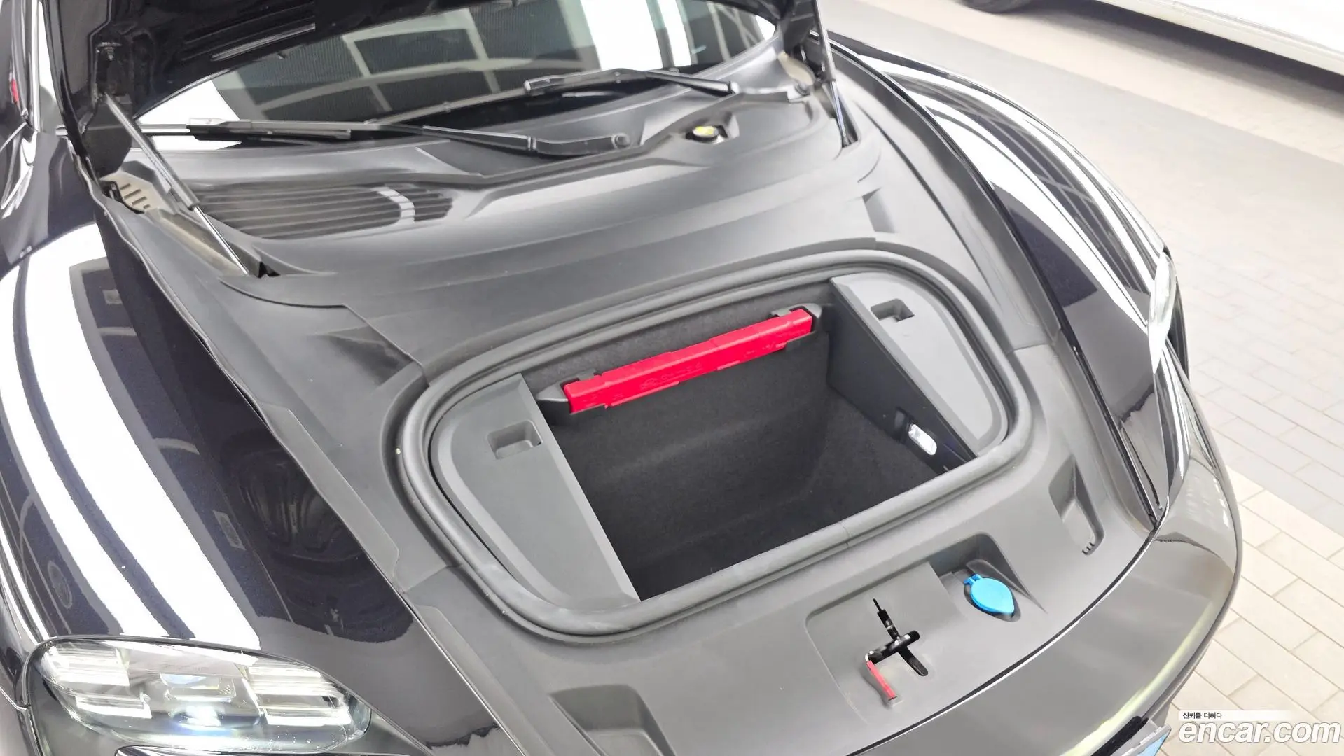 Porsche Taycan Base