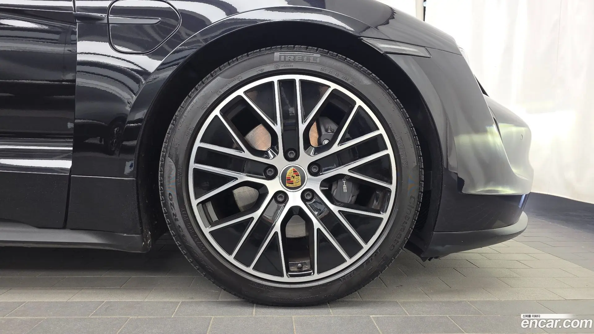 Porsche Taycan Base