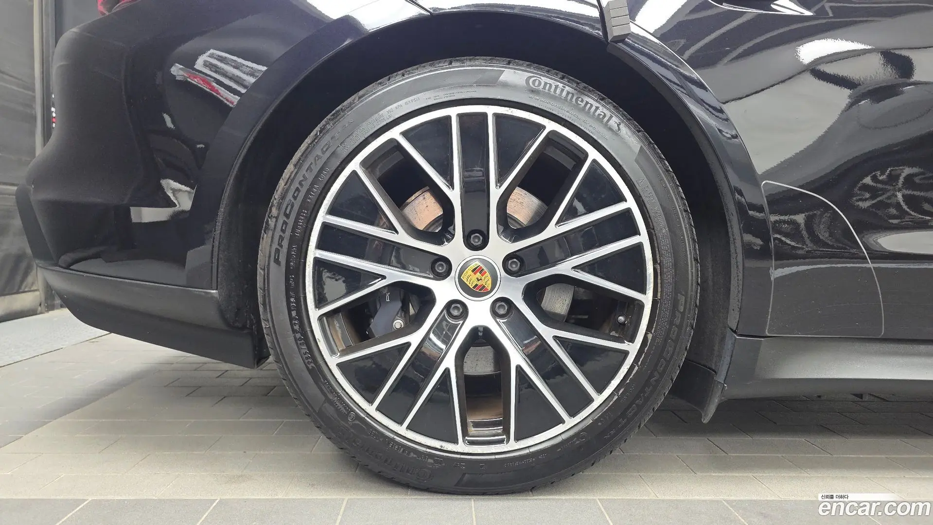 Porsche Taycan Base