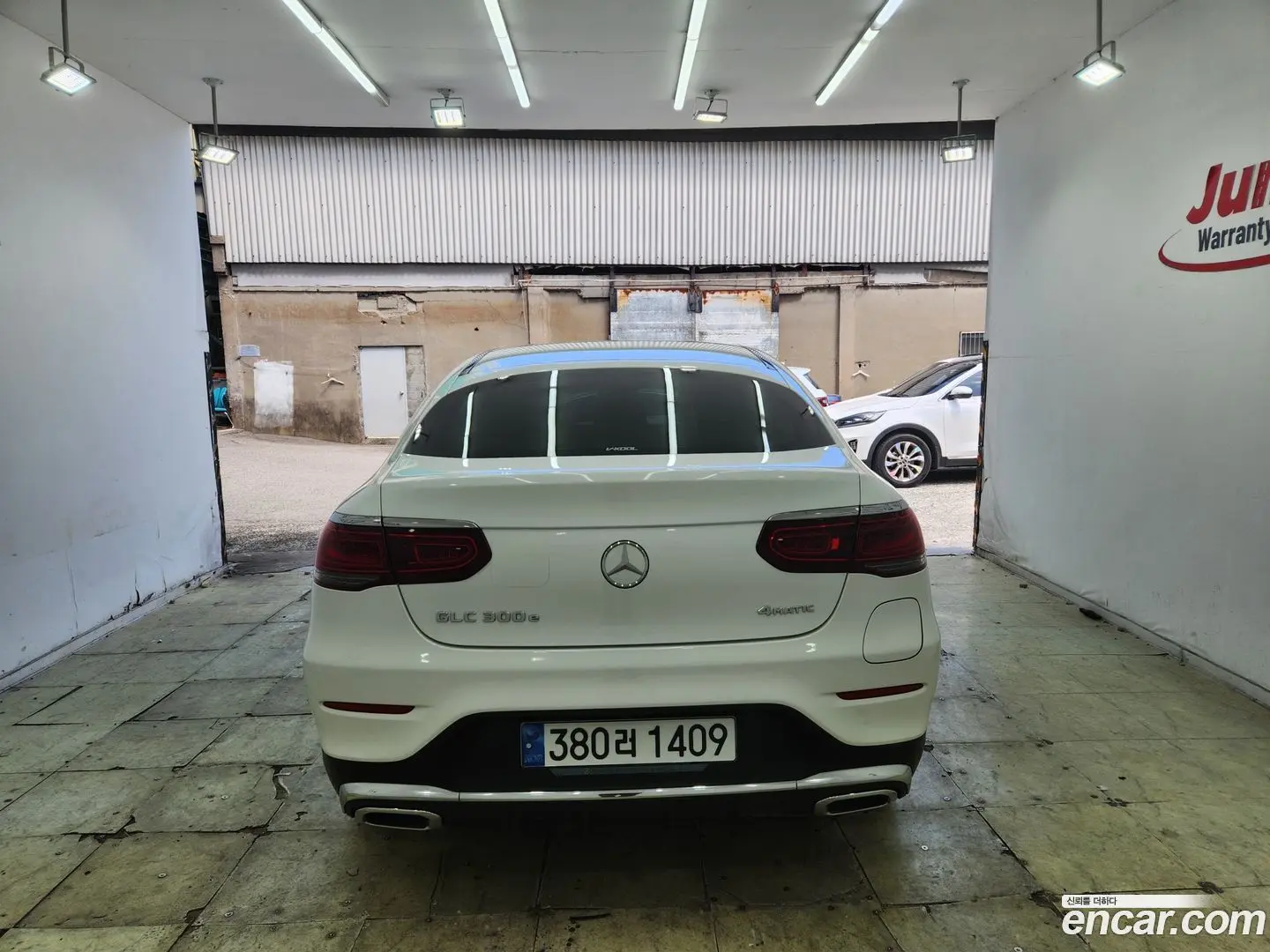 Mercedes-Benz GLC-Class GLC300e 4MATIC