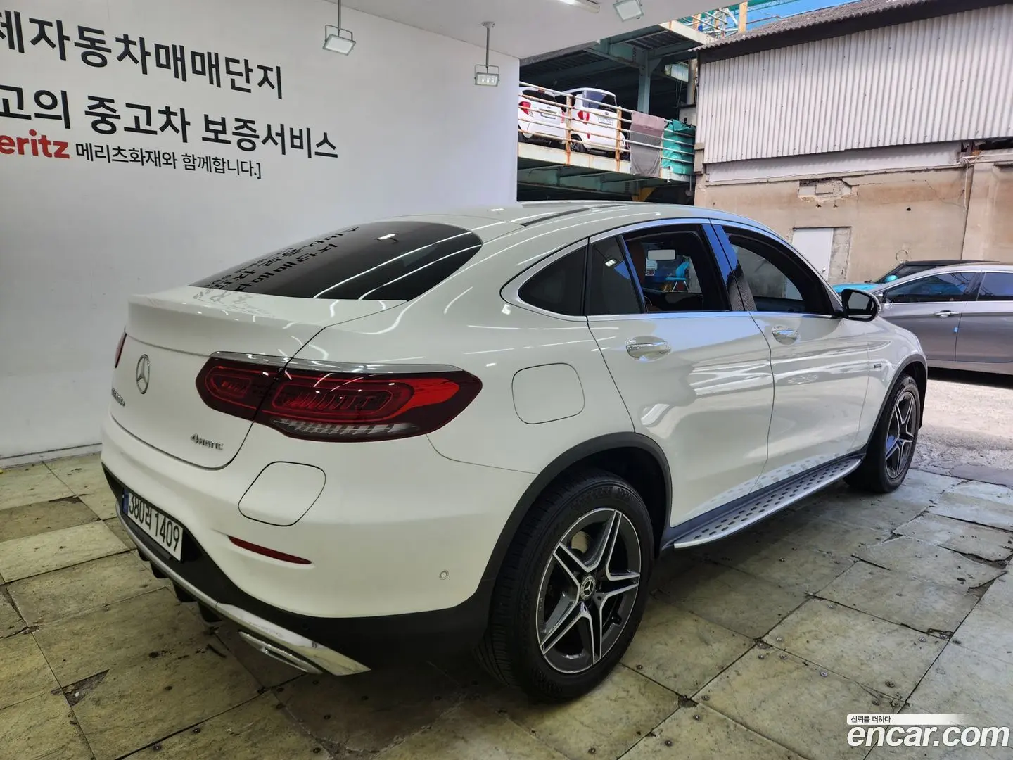 Mercedes-Benz GLC-Class GLC300e 4MATIC