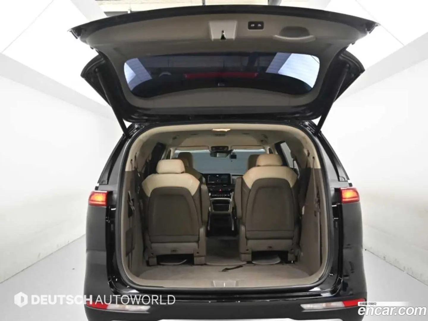 Kia Canival Diesel 9-Seater Noblesse