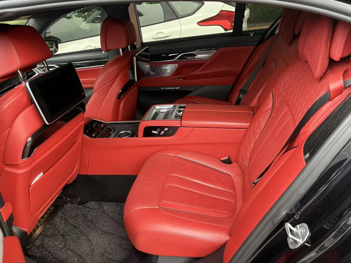 BMW 7 Series 2018 M760Li xDrive