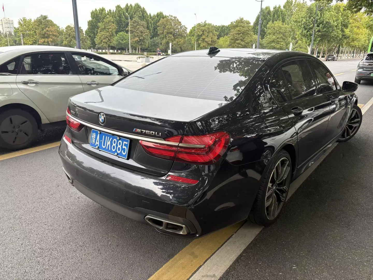 BMW 7 Series 2018 M760Li xDrive