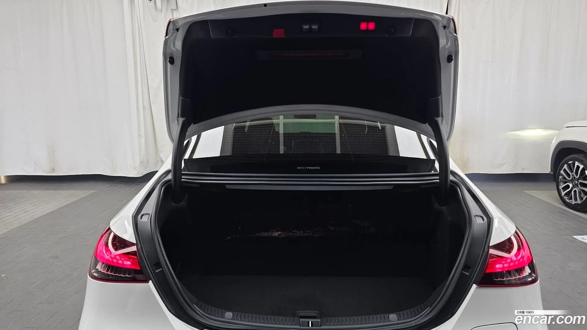 Mercedes-Benz E-Class E300e 4MATIC Exclusive