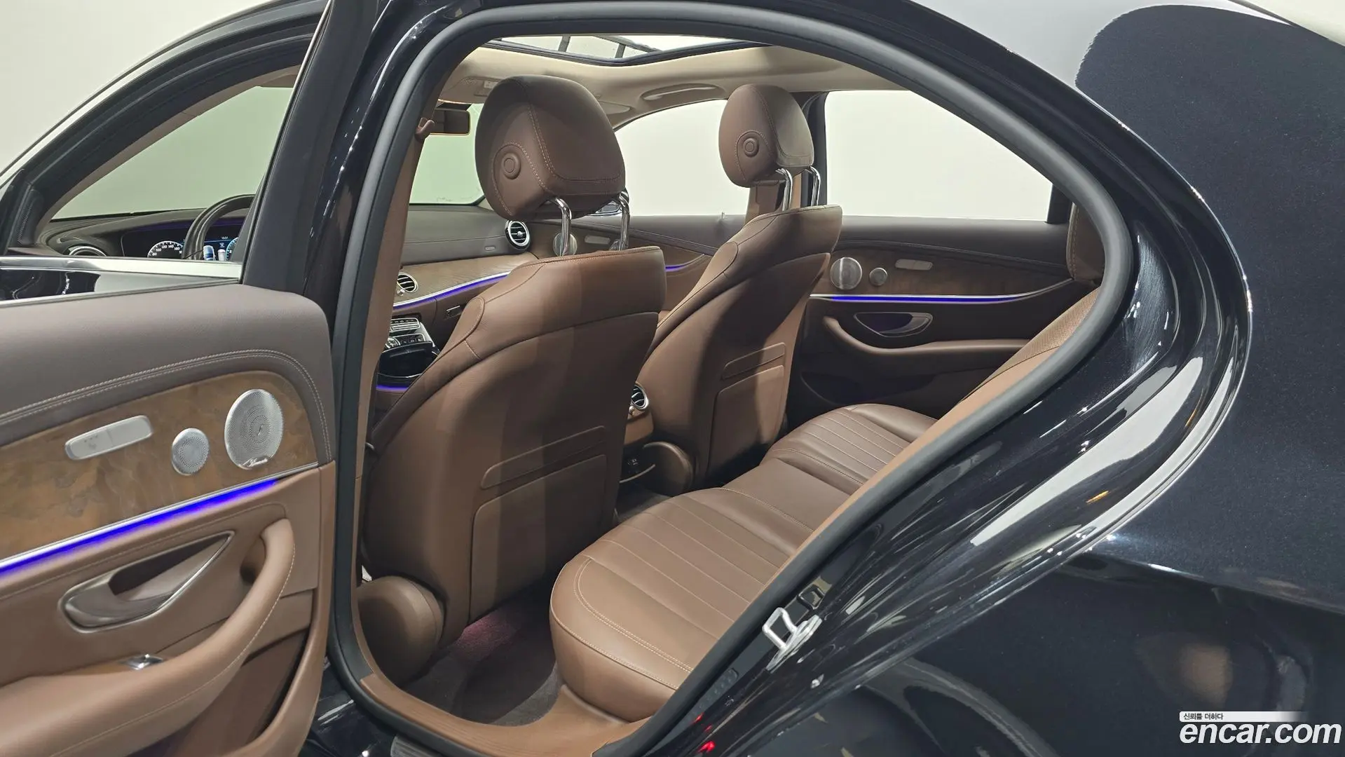 Mercedes-Benz E-Class E300 4MATIC Exclusive 2016