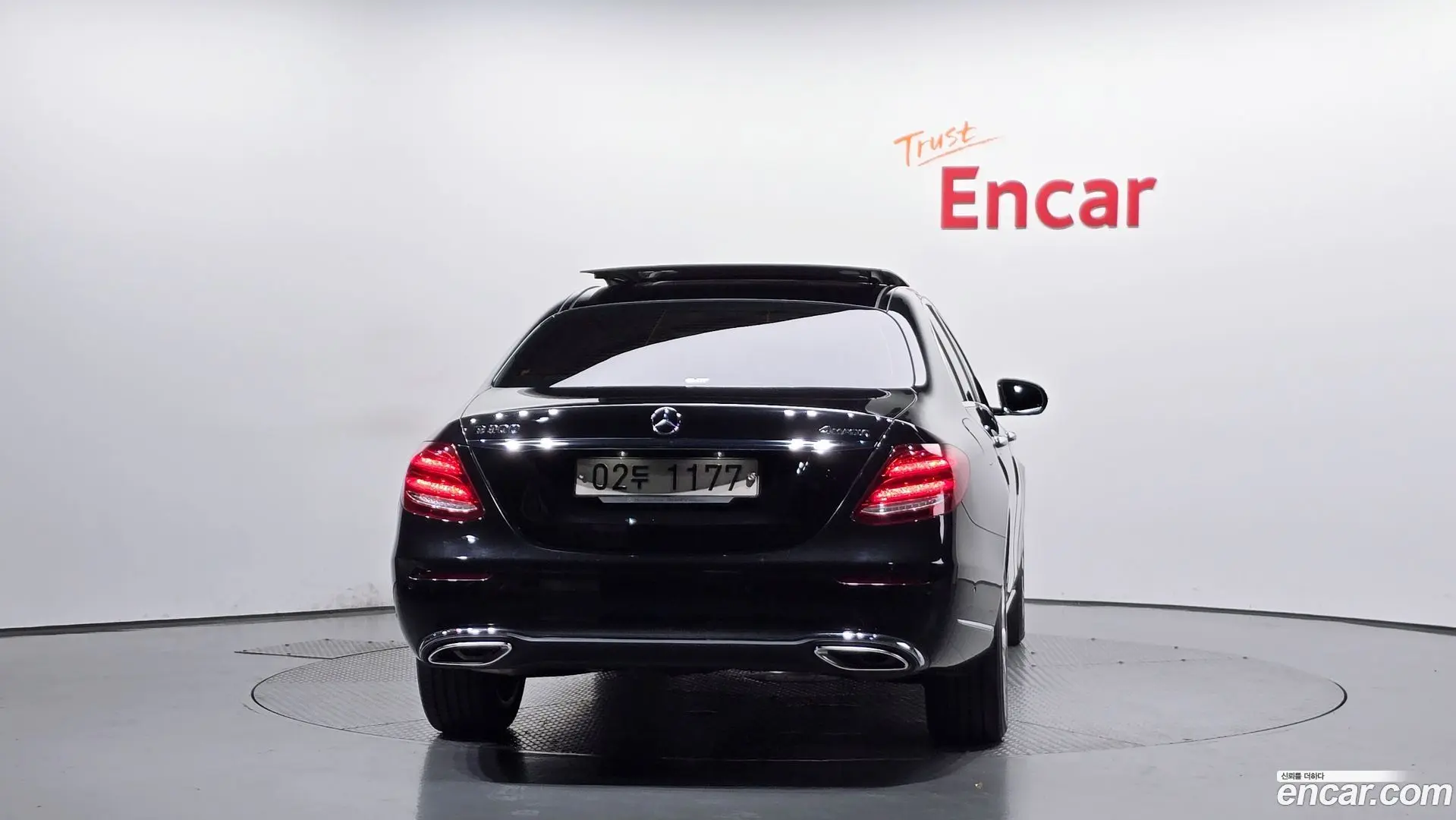 Mercedes-Benz E-Class E300 4MATIC Exclusive 2016