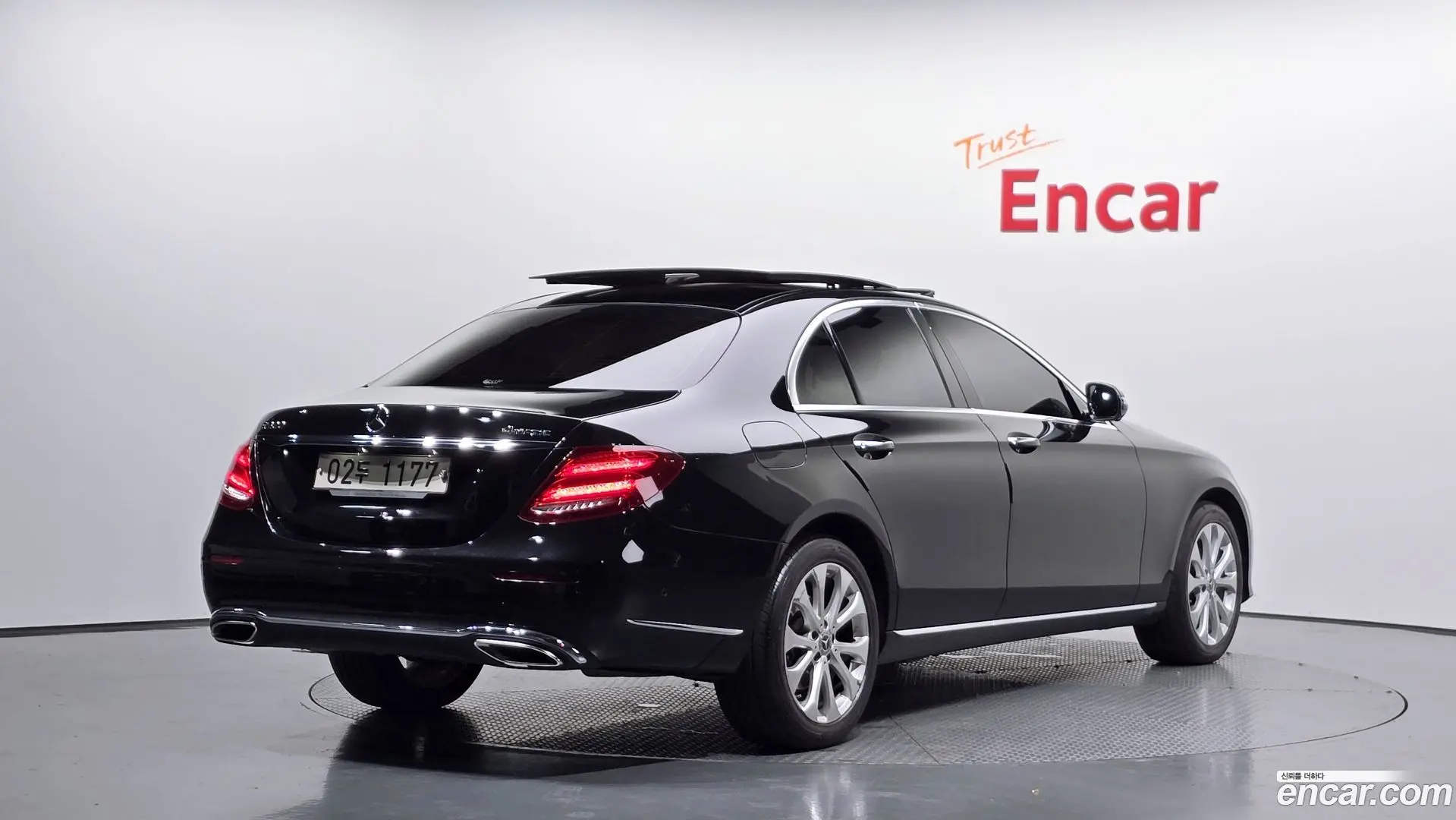 Mercedes-Benz E-Class E300 4MATIC Exclusive 2016