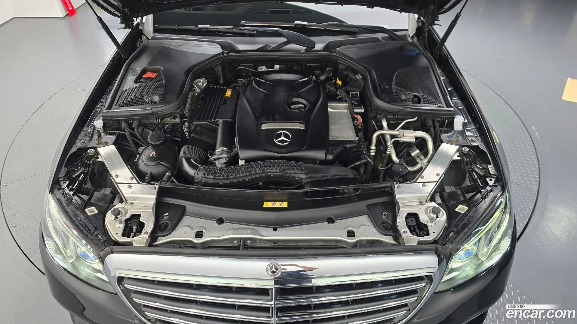 Mercedes-Benz E-Class E300 4MATIC Exclusive 2016