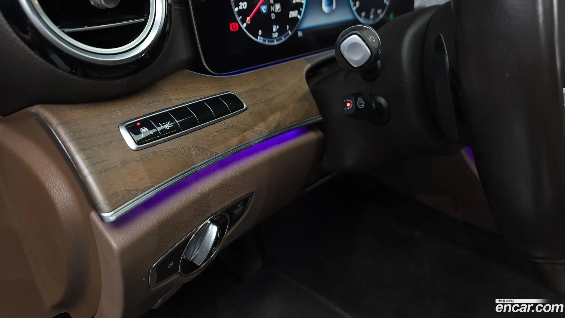 Mercedes-Benz E-Class E300 4MATIC Exclusive 2016