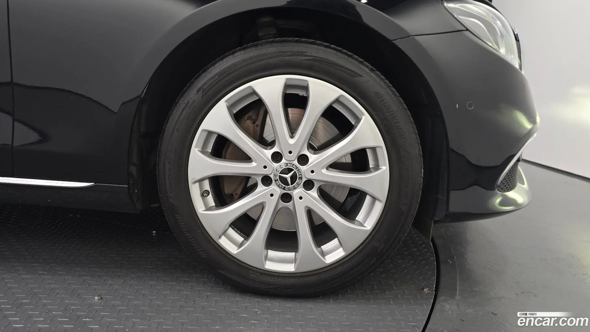 Mercedes-Benz E-Class E300 4MATIC Exclusive 2016