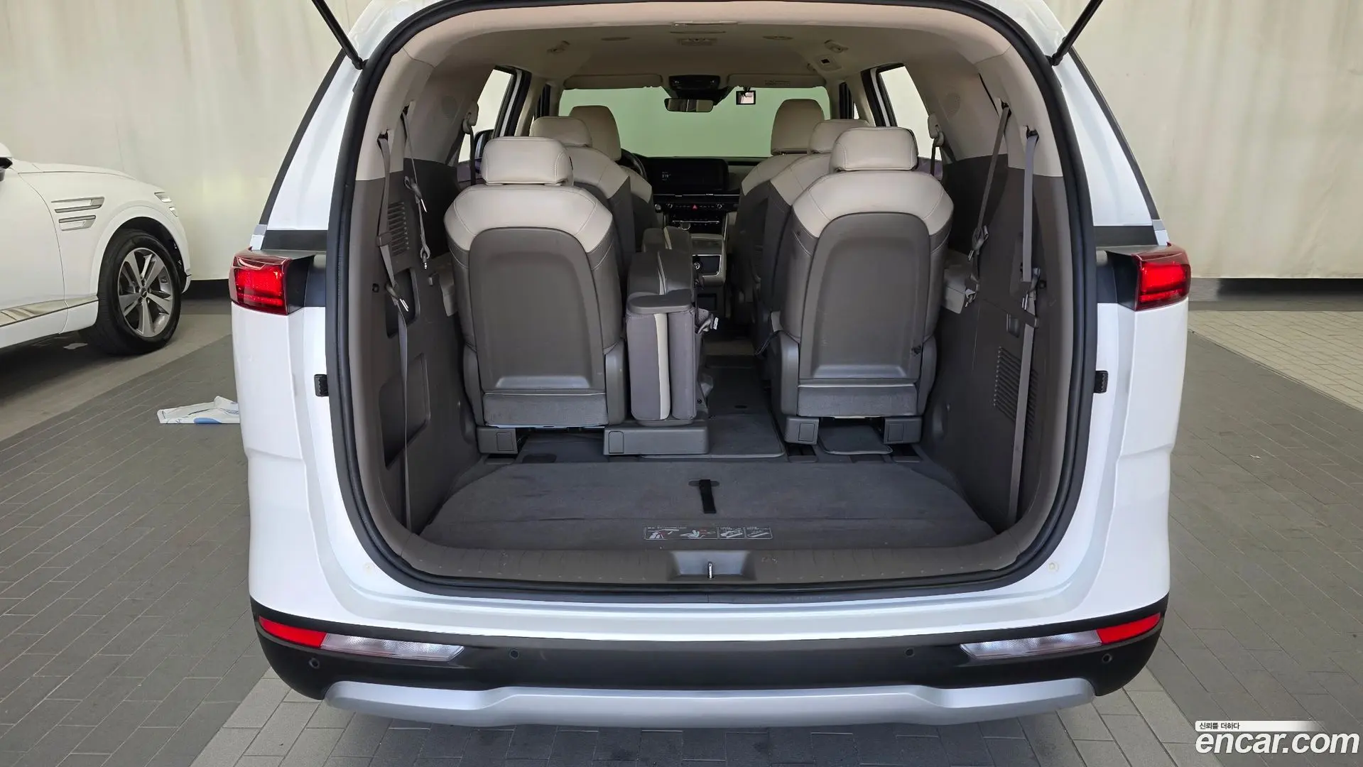 Kia Canival Diesel 11-Seater Prestige