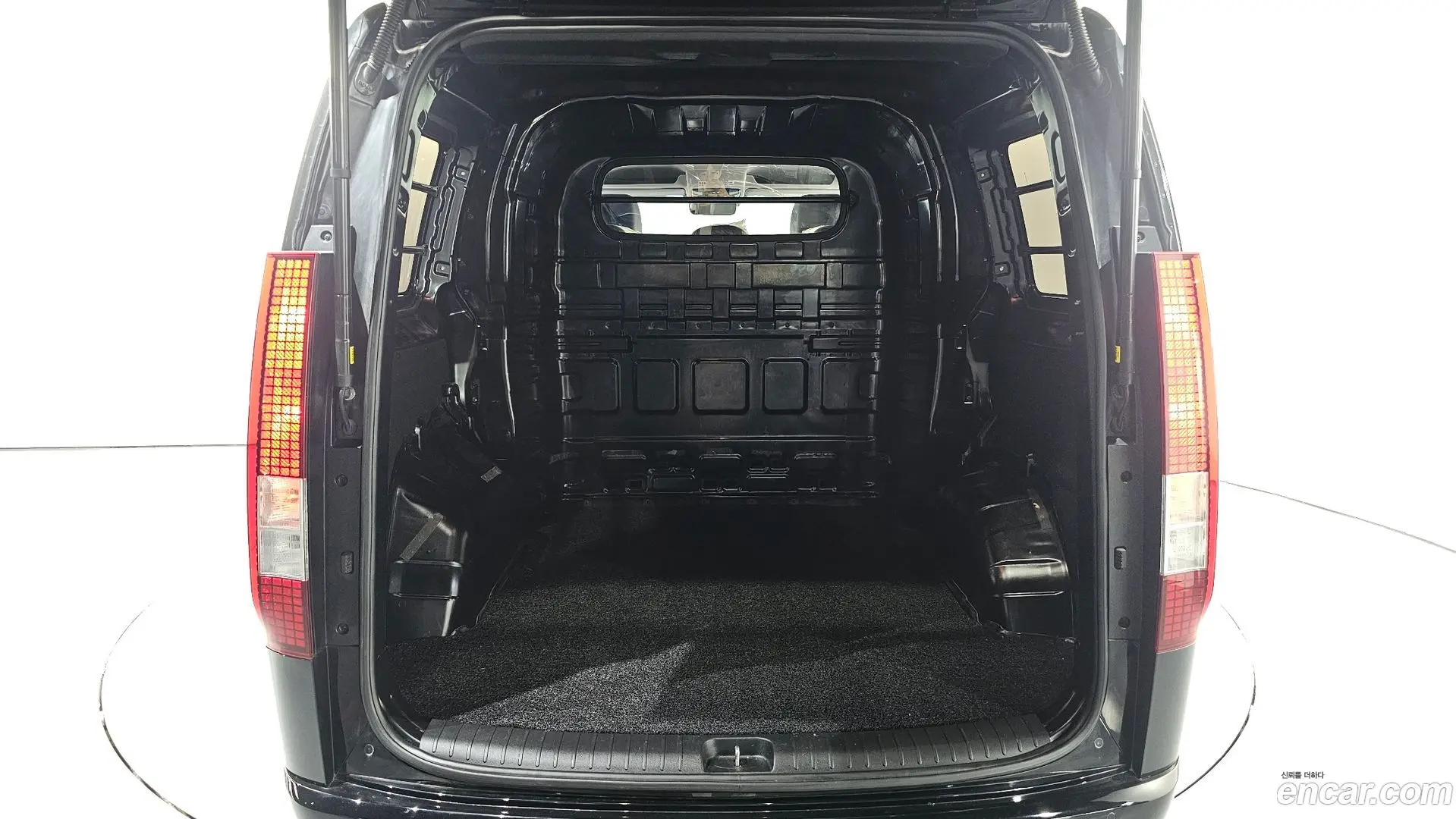 Hyundai Staria Cargo 5-Seater 2022