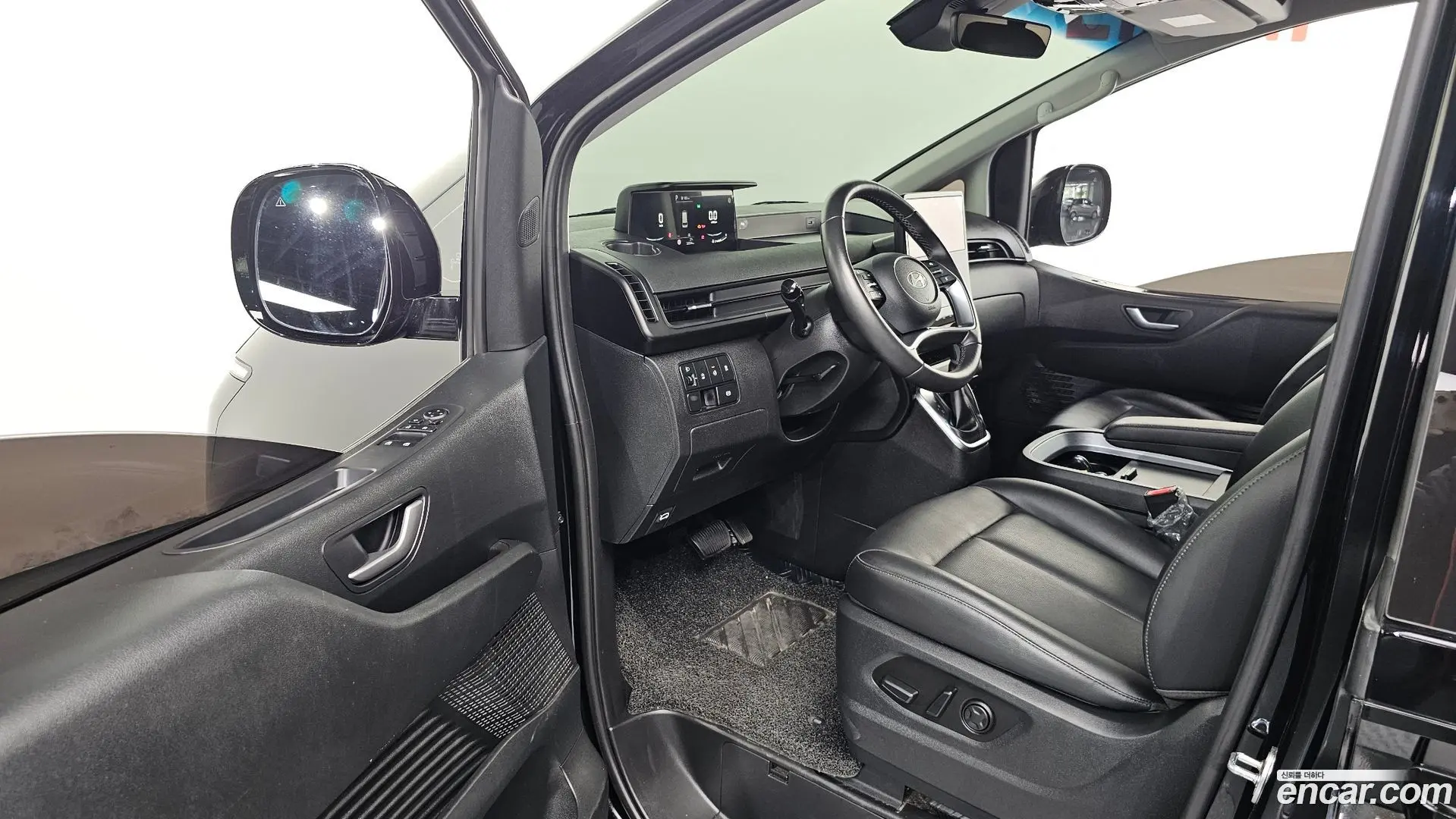 Hyundai Staria Cargo 5-Seater 2022