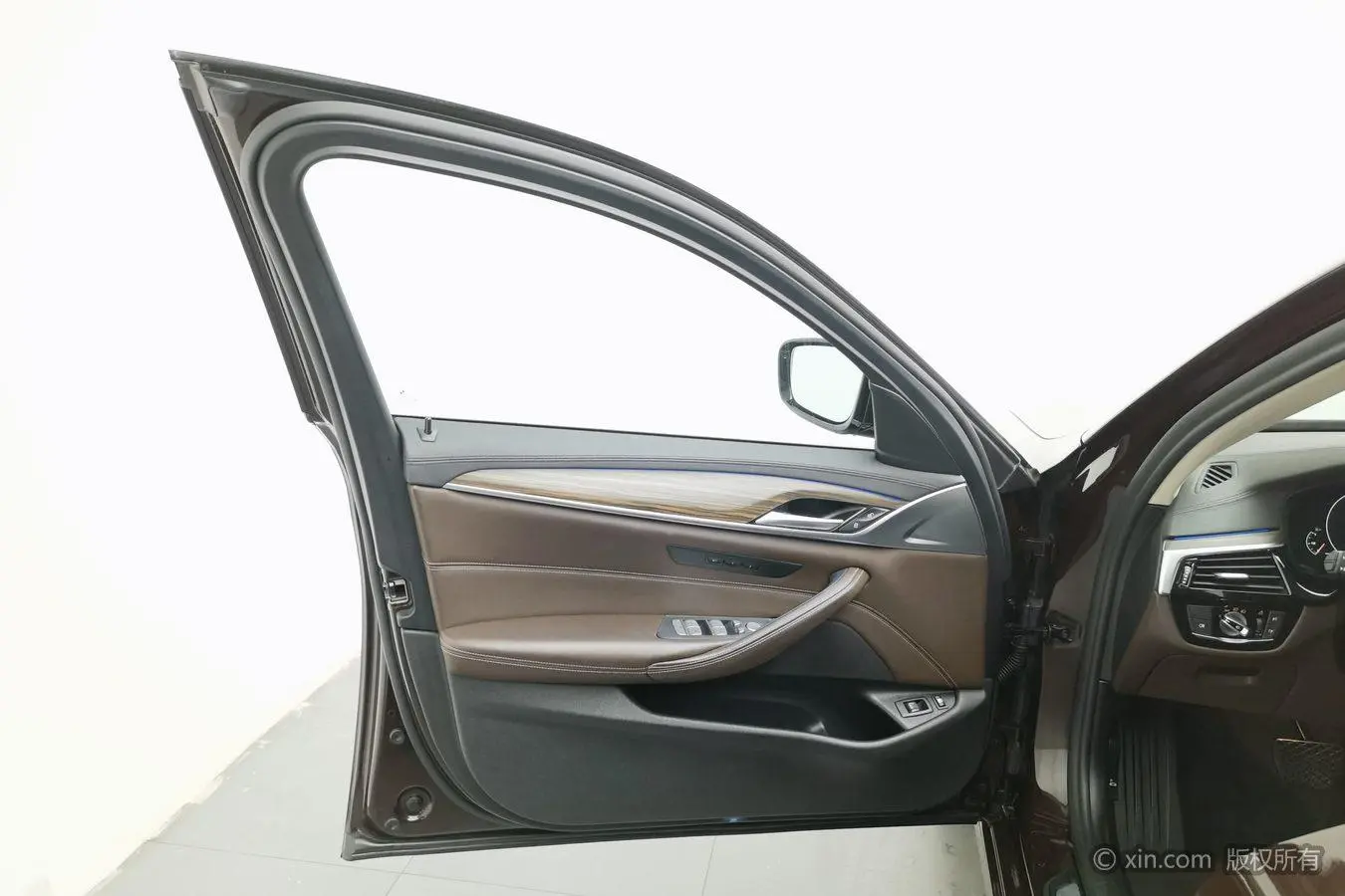 BMW 5 Series PHEV 2019 Facelift 530Le Luxury Package