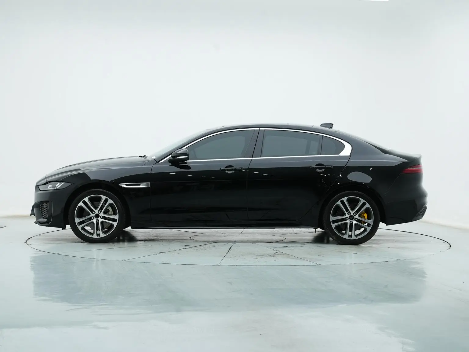 Jaguar XEL 2023 2.0T 250PS R-DYNAMIC S Progressive Sport