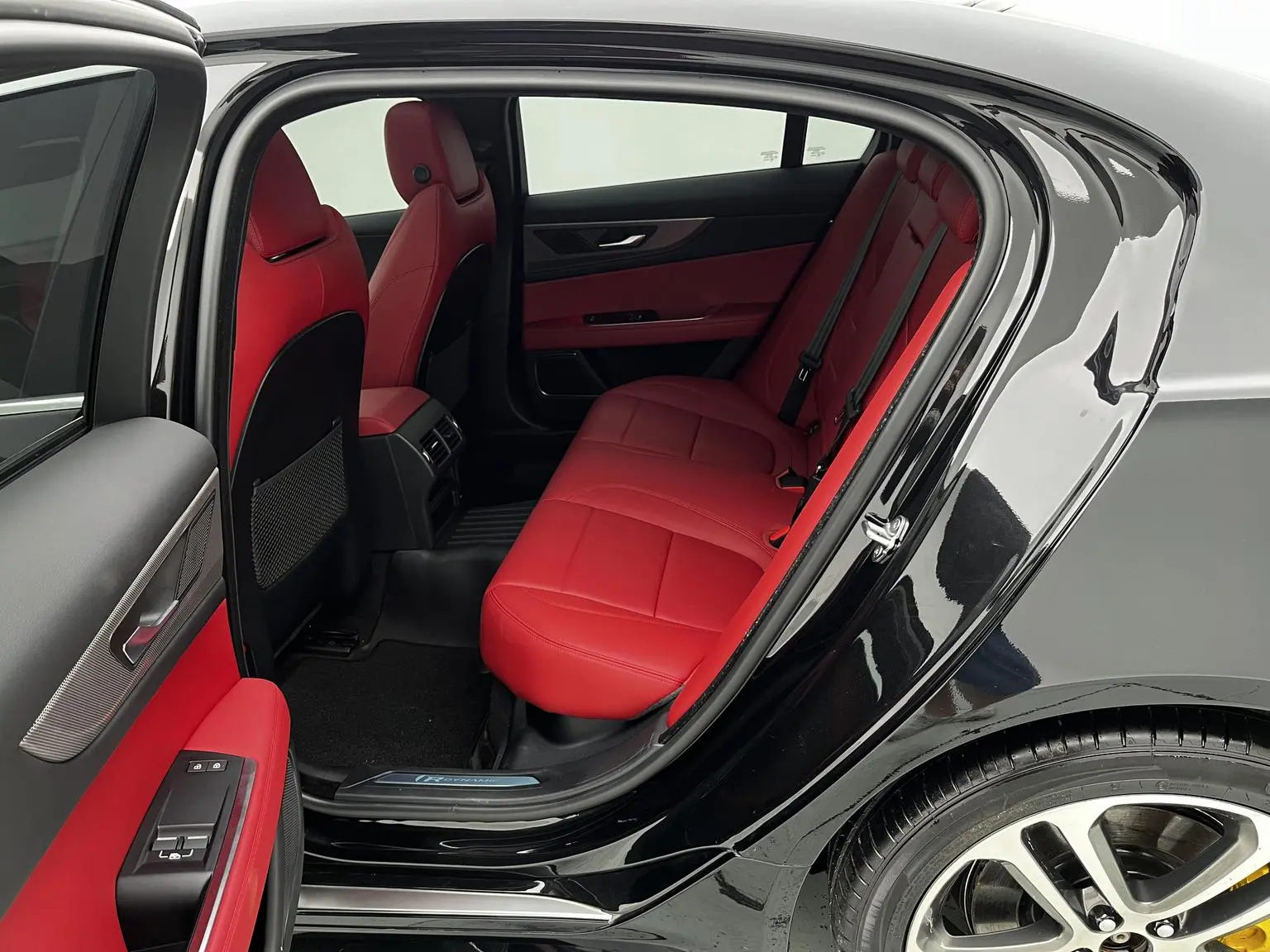 Jaguar XEL 2023 2.0T 250PS R-DYNAMIC S Progressive Sport