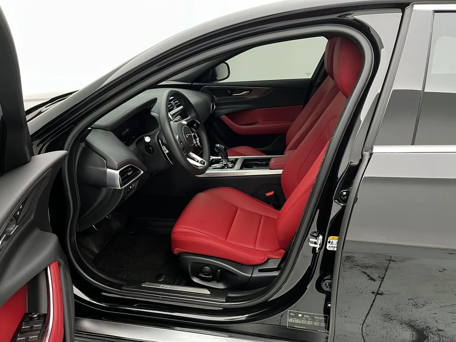 Jaguar XEL 2023 2.0T 250PS R-DYNAMIC S Progressive Sport