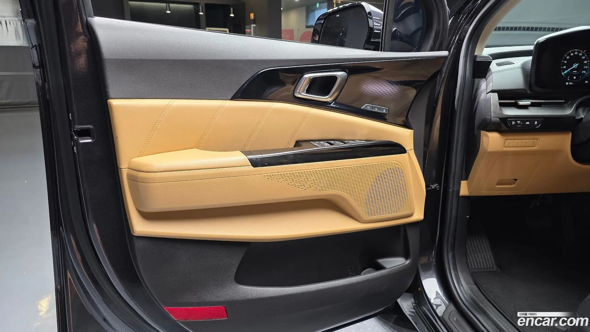 Kia Canival Gasoline 9-Seater Signature 2020