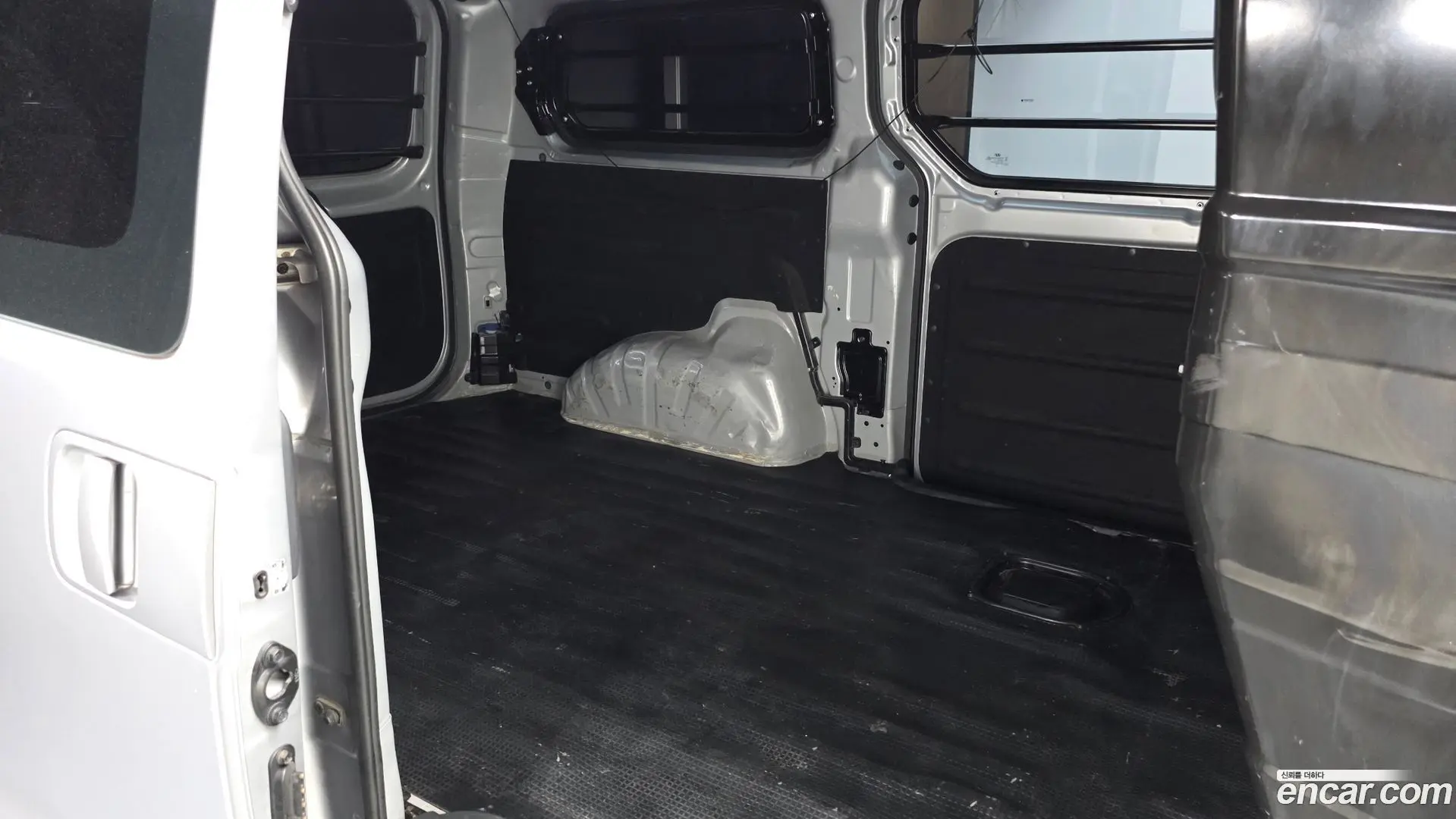 Hyundai Starex Van 3-Seater