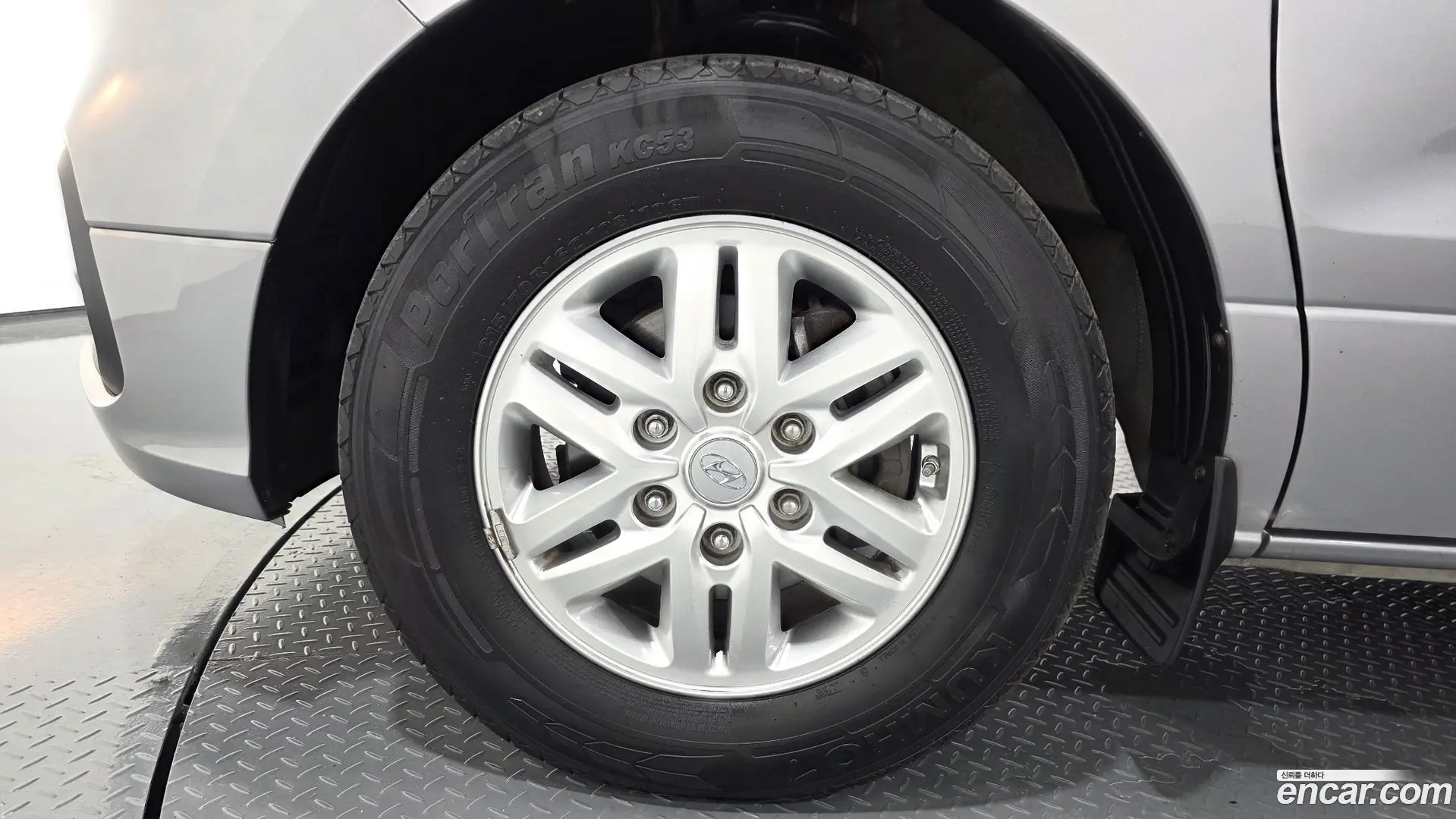 Hyundai Starex Van 3-Seater