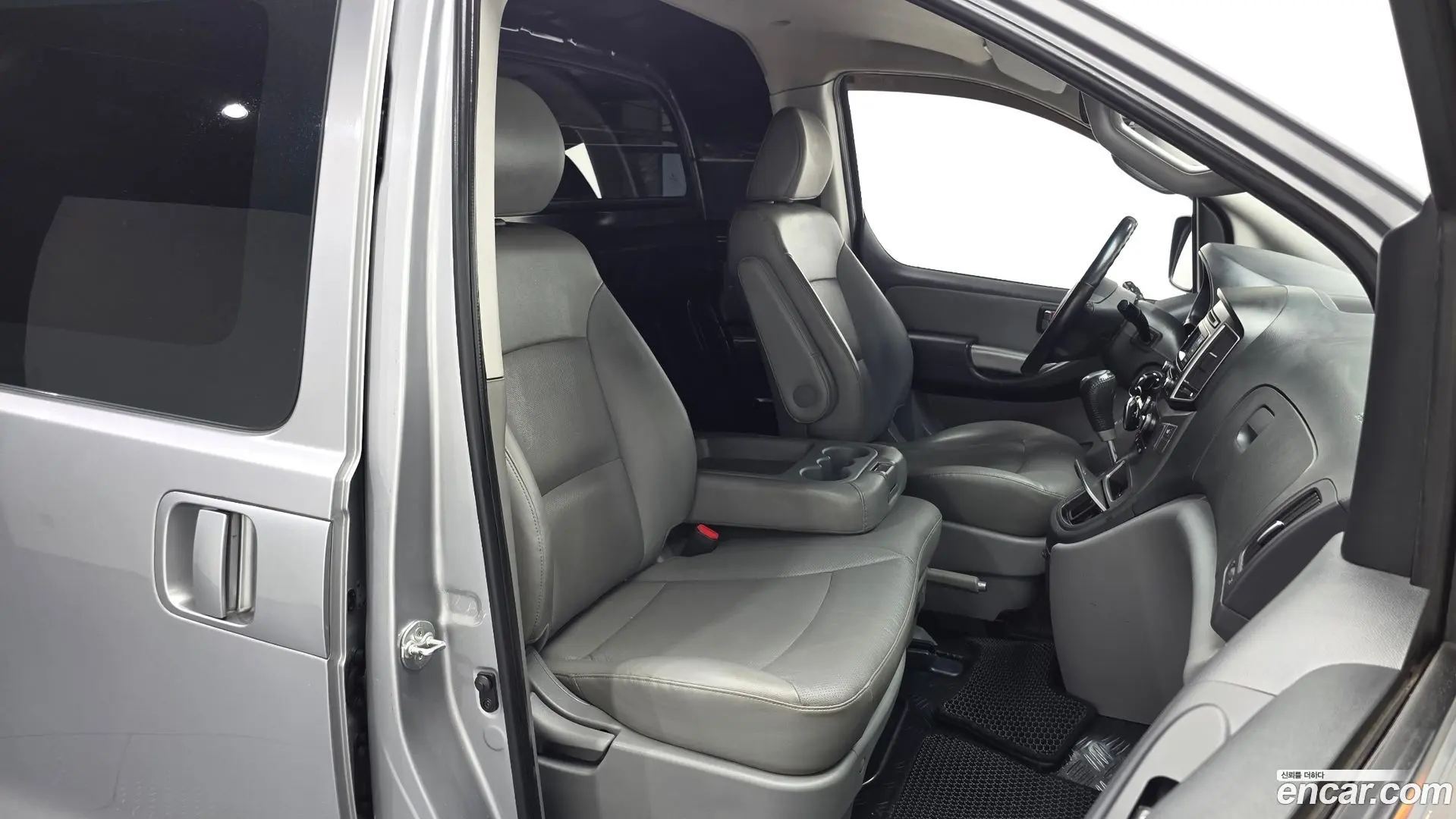 Hyundai Starex Van 3-Seater