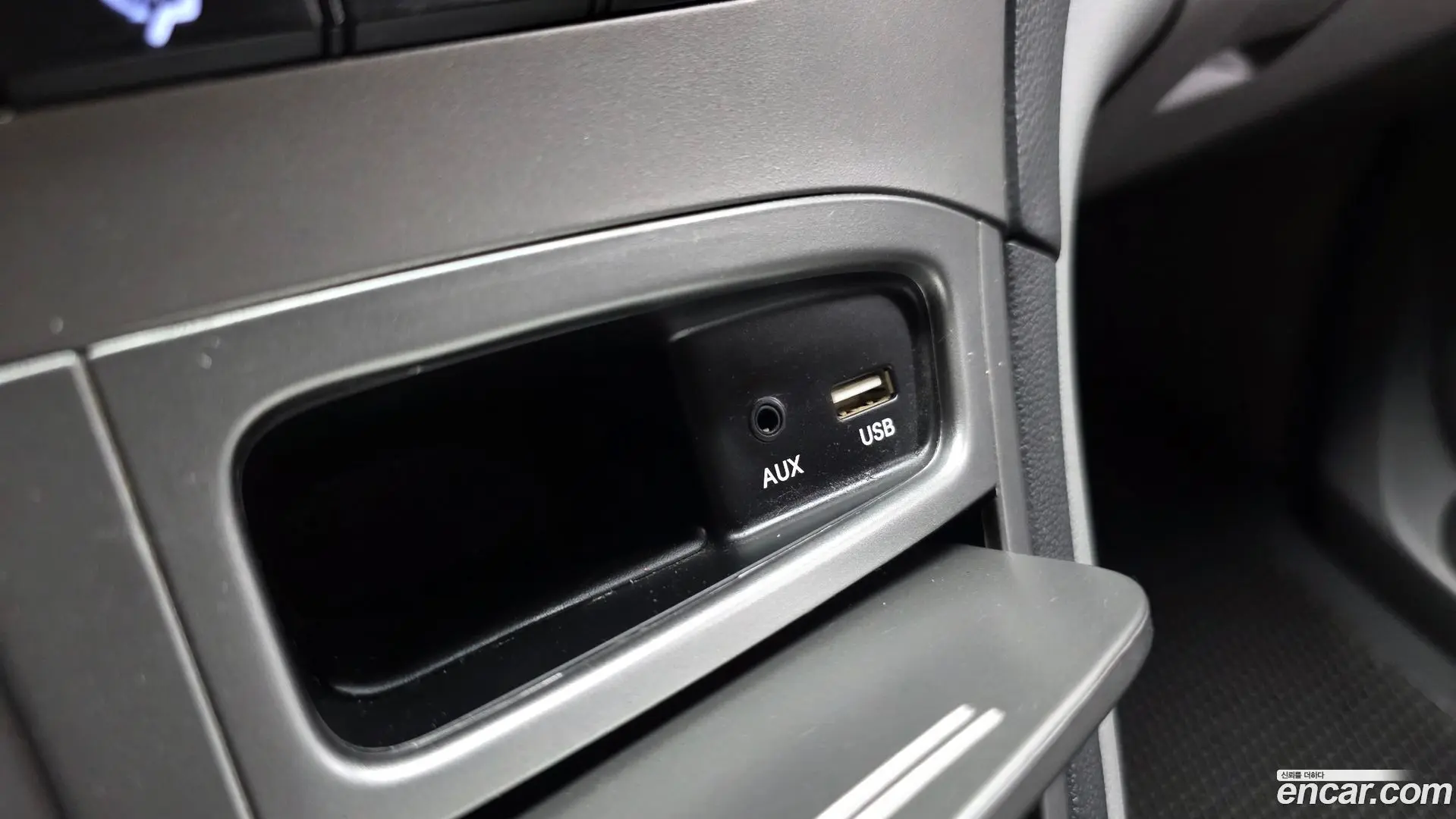 Hyundai Starex Van 3-Seater