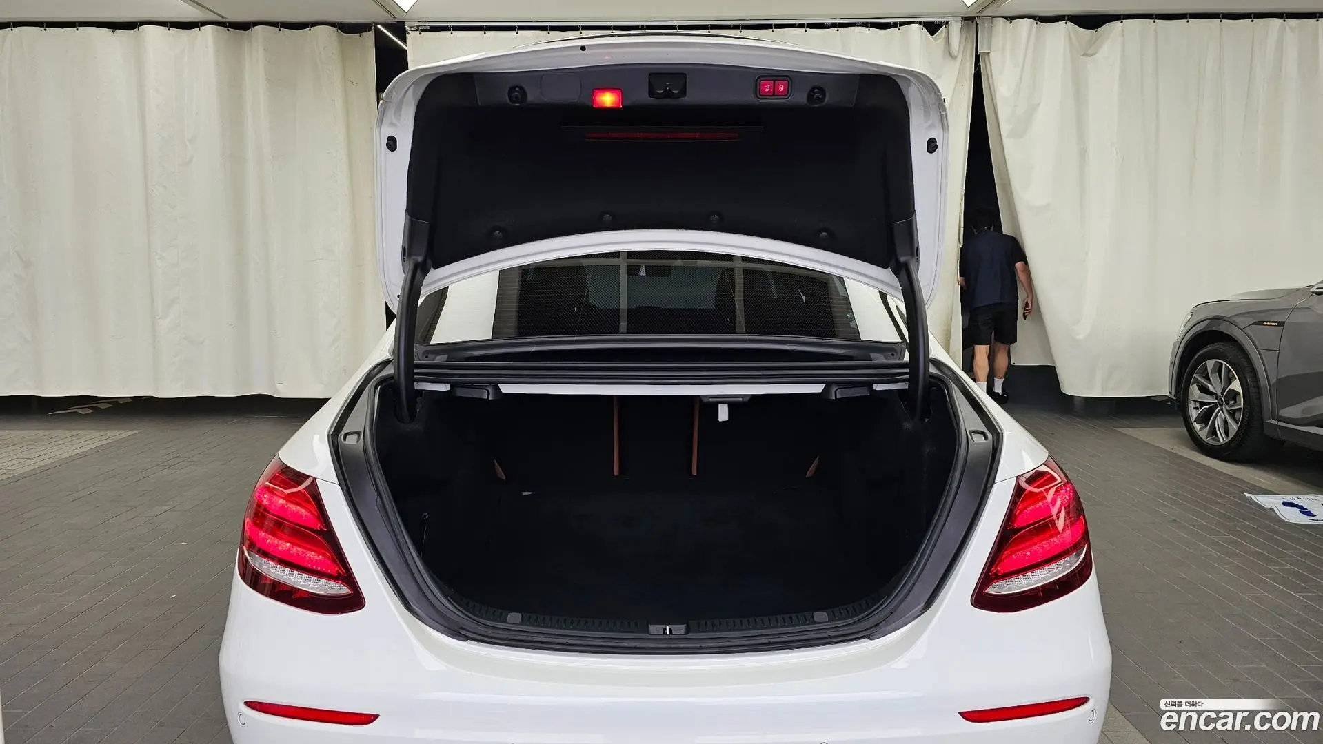 Mercedes-Benz E-Class E350 4MATIC AMG Line