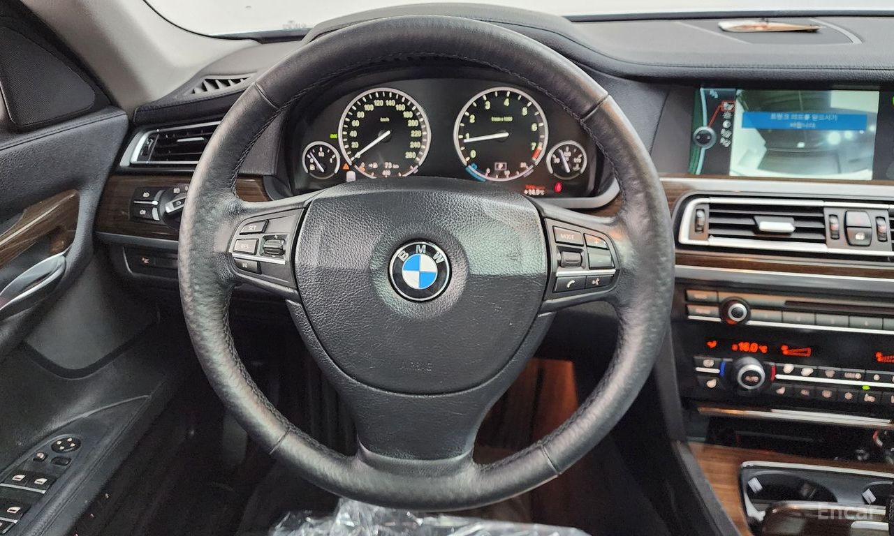 BMW 7 Series (F01) 740Li 2010