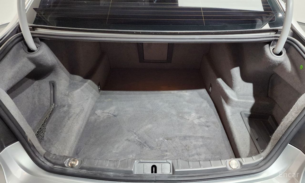 BMW 7 Series (F01) 740Li 2010