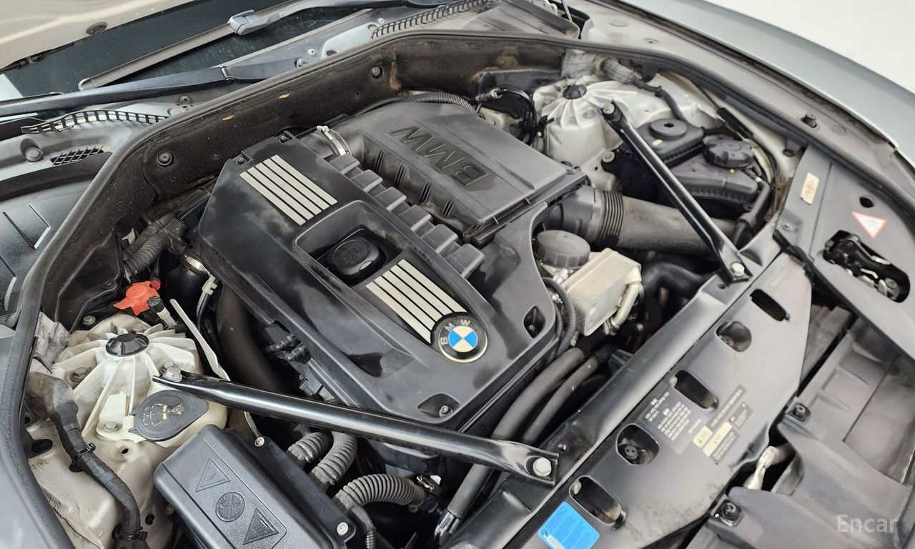 BMW 7 Series (F01) 740Li 2010