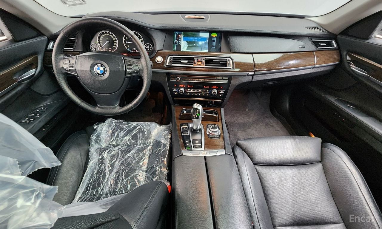 BMW 7 Series (F01) 740Li 2010