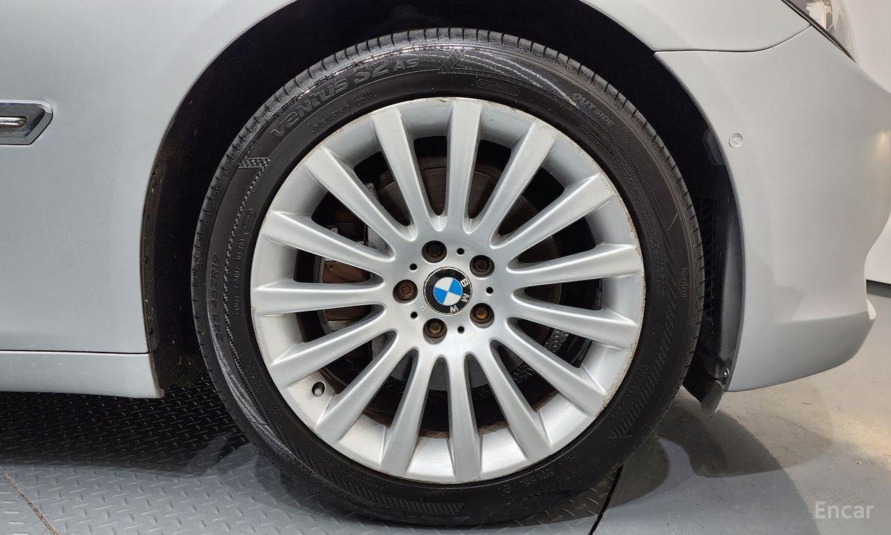 BMW 7 Series (F01) 740Li 2010
