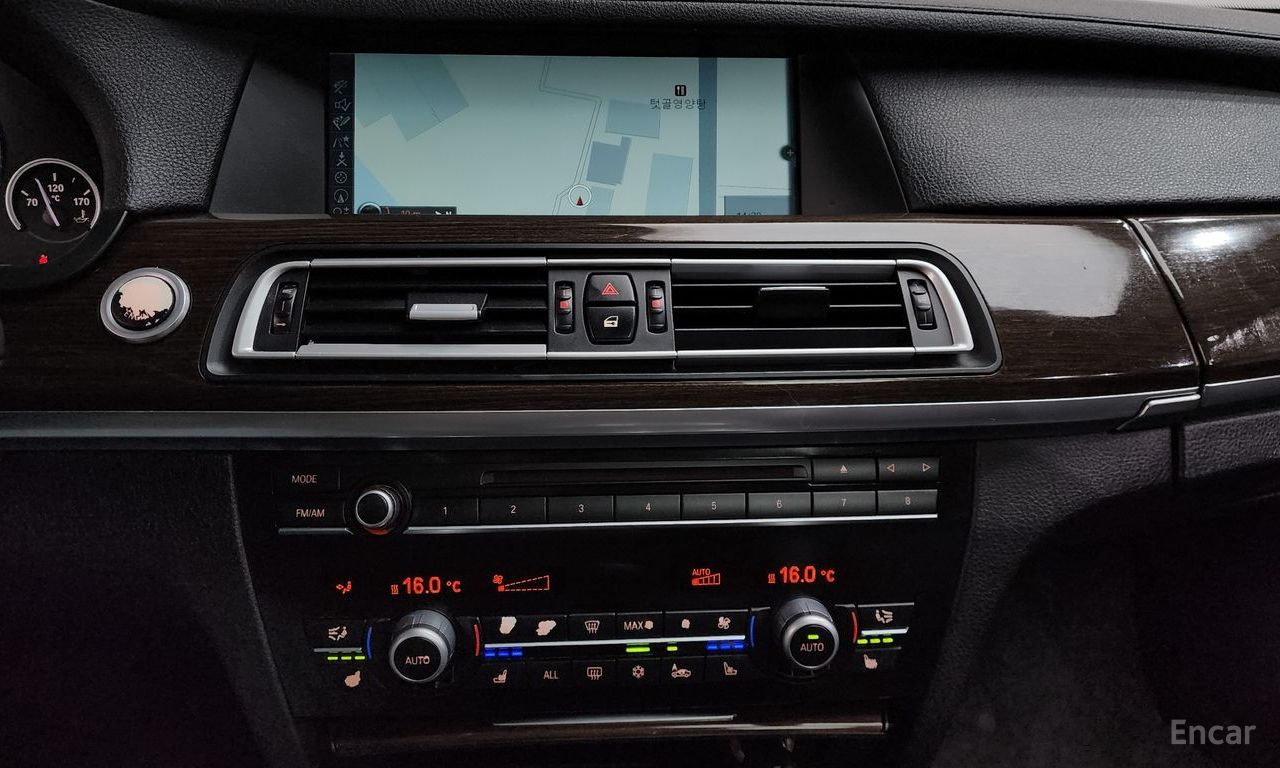 BMW 7 Series (F01) 740Li 2010