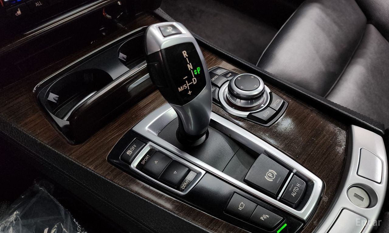 BMW 7 Series (F01) 740Li 2010